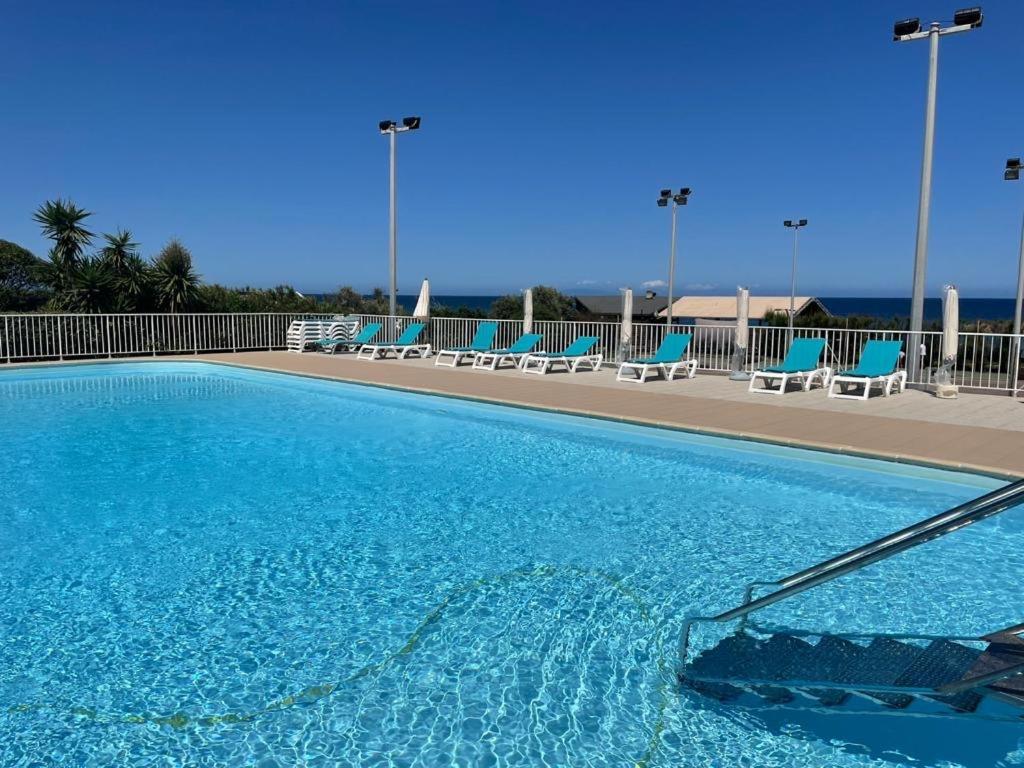 Studio 4 Personnes Bord De Mer Avec Piscine Wifi Червионе Экстерьер фото