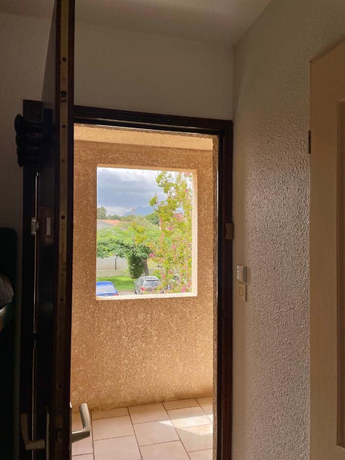 Studio 4 Personnes Bord De Mer Avec Piscine Wifi Червионе Экстерьер фото